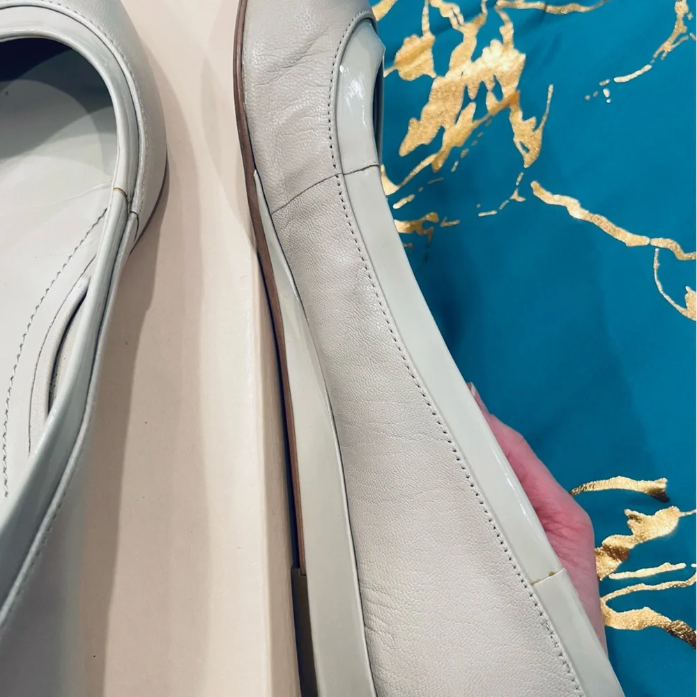 BCBGeneration LIKE NEW flats size 9 - Picture 9 of 14